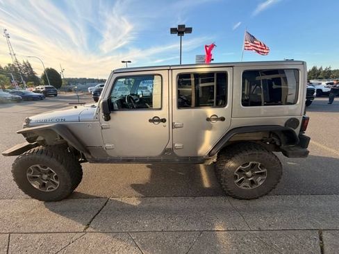 Used 2013 Jeep Wrangler Unlimited Rubicon w/ Connectivity Group AWD/4WD image 5