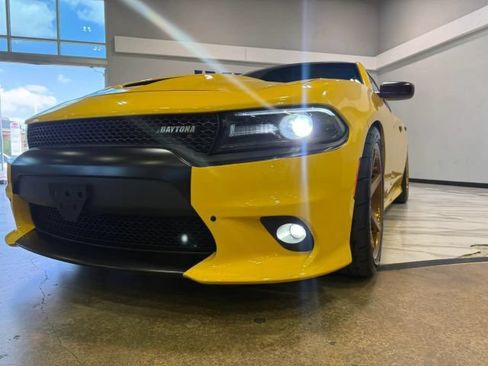 Used 2017 Dodge Charger R/T RWD image 6