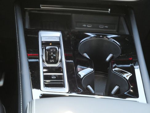 New 2026 Volkswagen Atlas Cross Sport SEL R-Line image 12