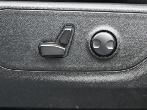 Used 2023 RAM 1500 Big Horn AWD/4WD image 10