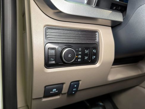 Used 2025 Ford F450 Platinum w/ Platinum Plus Package AWD/4WD image 16