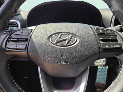 Used 2021 Hyundai Venue SEL FWD image 31