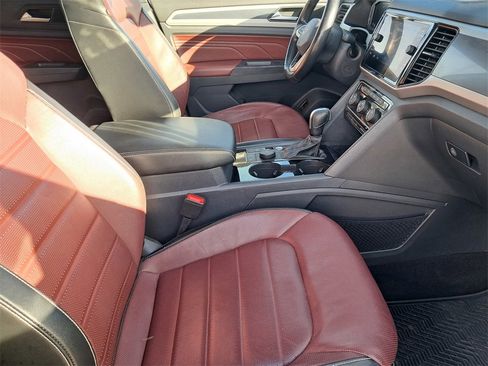 Used 2021 Volkswagen Atlas Cross Sport SEL Premium image 17