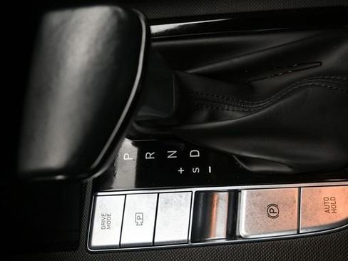 Used 2022 Hyundai Elantra Limited image 17