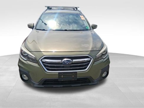 Used 2019 Subaru Outback 3.6R Touring AWD/4WD image 2