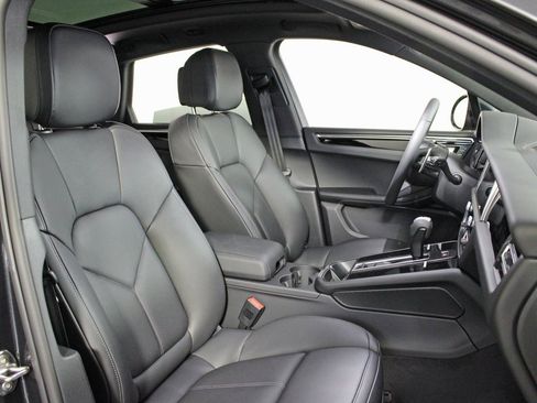 New 2026 Porsche Macan image 37