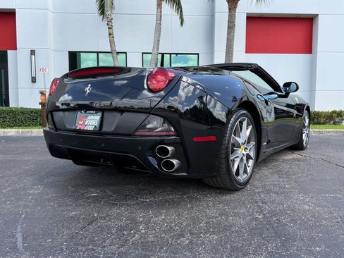 Used 2012 Ferrari California image 15