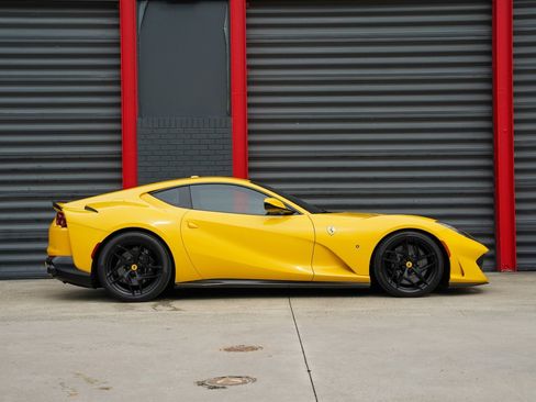 Used 2019 Ferrari 812 Superfast RWD image 12