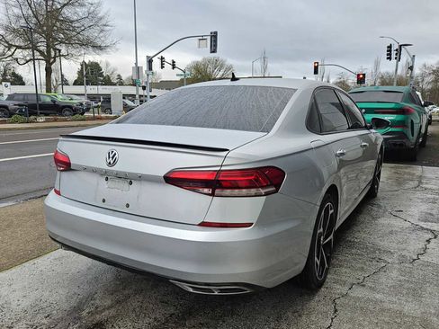 Used 2020 Volkswagen Passat 2.0T R-Line image 3
