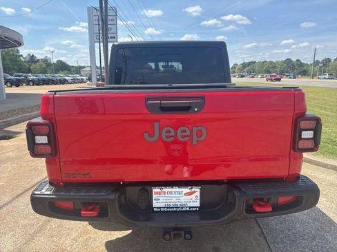 Used 2021 Jeep Gladiator Rubicon AWD/4WD image 6