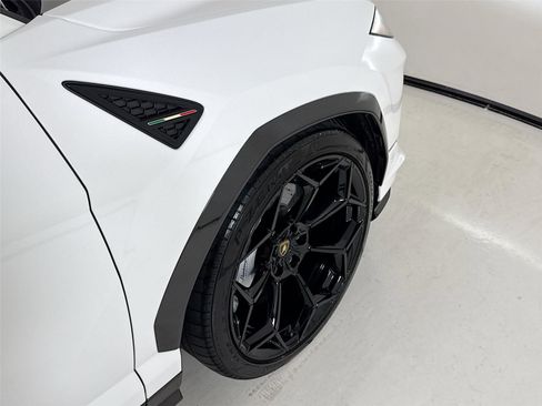 Used 2024 Lamborghini Urus Performante AWD/4WD image 40