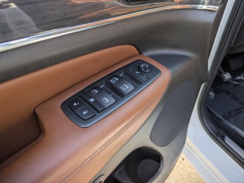 Used 2020 Jeep Grand Cherokee Overland image 19