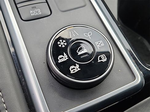 Certified 2025 Nissan Pathfinder Platinum w/ Cargo Package image 17