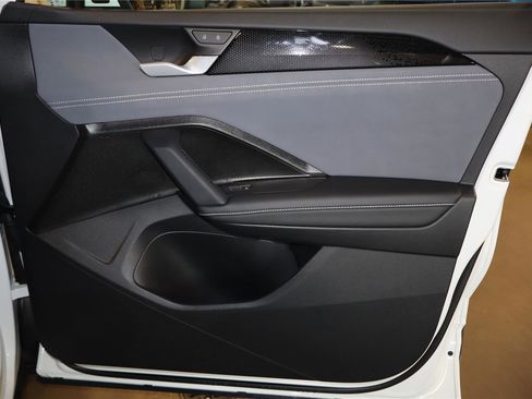 Certified 2025 Volkswagen Tiguan SE FWD image 26
