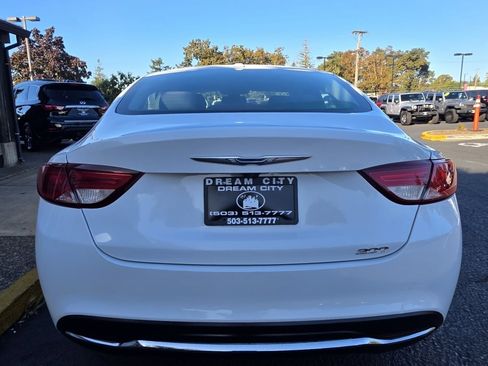 Used 2015 Chrysler 200 Limited w/ Convenience Group image 10