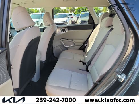 Certified 2025 Kia Soul LX w/ LX Technology Package FWD image 11