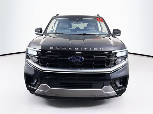 Used 2025 Ford Expedition Platinum image 2