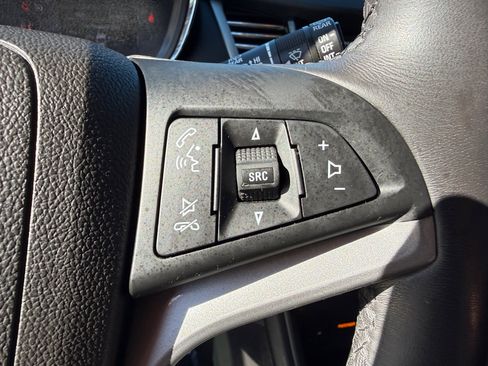 Used 2019 Chevrolet Trax LT w/ Sun & Sound Package image 17