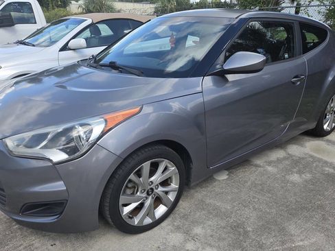 Used 2016 Hyundai Veloster image 8