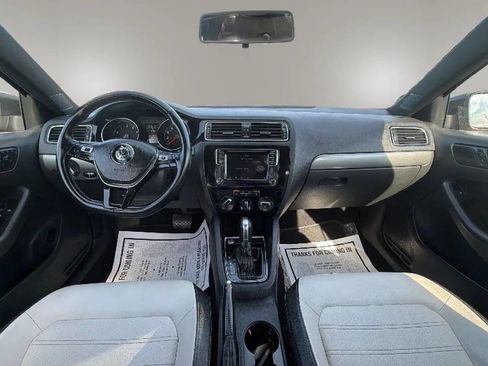 Used 2016 Volkswagen Jetta Sport FWD image 9