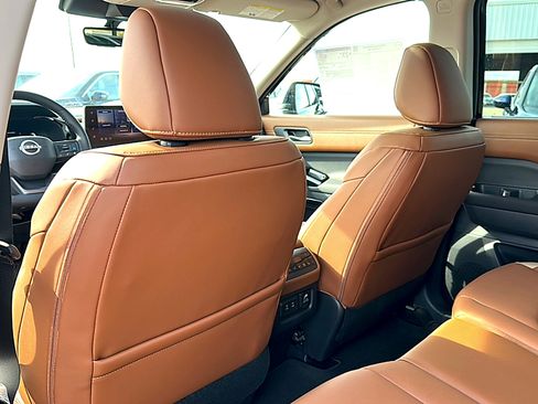 New 2026 Nissan Pathfinder Platinum image 14