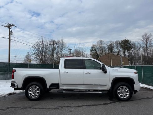 Used 2025 Chevrolet Silverado 2500 High Country w/ Technology Package image 5