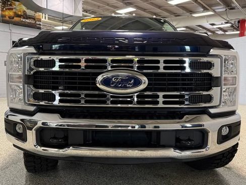 Used 2023 Ford F250 XLT w/ FX4 Off-Road Package AWD/4WD image 2