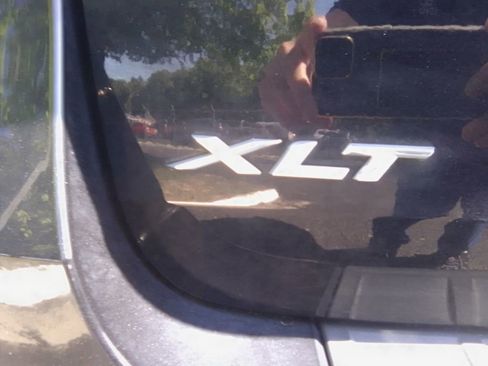 Used 2022 Ford Explorer XLT AWD/4WD image 4