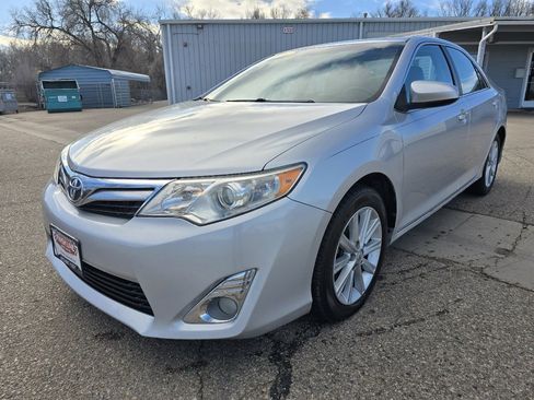 Used 2014 Toyota Camry XLE image 11