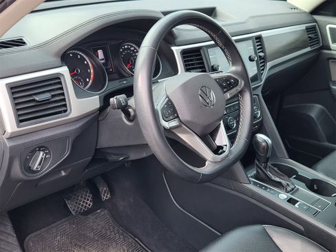 Used 2021 Volkswagen Atlas SE image 2