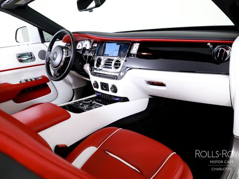 Used 2020 Rolls-Royce Dawn RWD image 24
