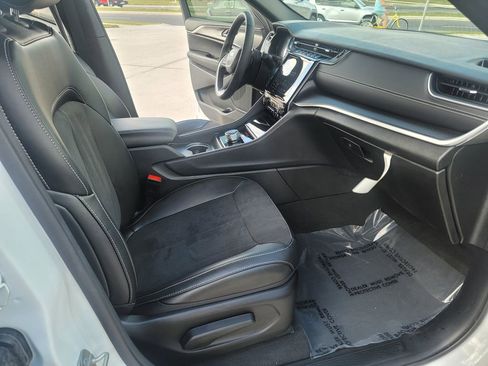 Used 2024 Jeep Grand Cherokee L Laredo image 15