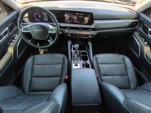 Used 2025 Kia Telluride EX w/ EX Captain's Chair Package AWD/4WD image 16