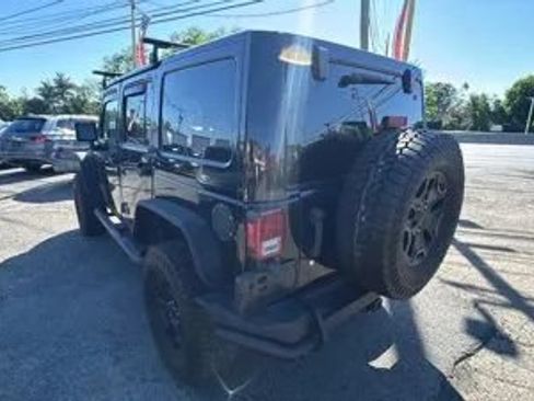 Used 2016 Jeep Wrangler Unlimited Sahara AWD/4WD image 5