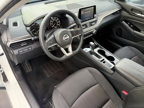 Used 2023 Nissan Altima 2.5 SV image 4