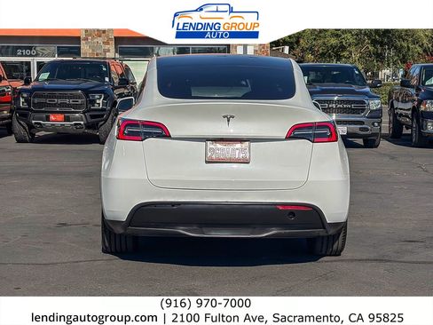 Used 2023 Tesla Model Y Long Range AWD/4WD image 2