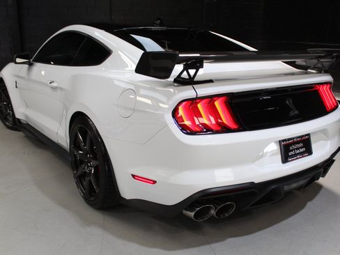 Used 2021 Ford Mustang Shelby GT500 w/ Carbon Fiber Track Pack RWD image 13
