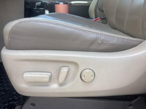 Used 2012 Toyota Sienna Limited w/ Premium Pkg image 5