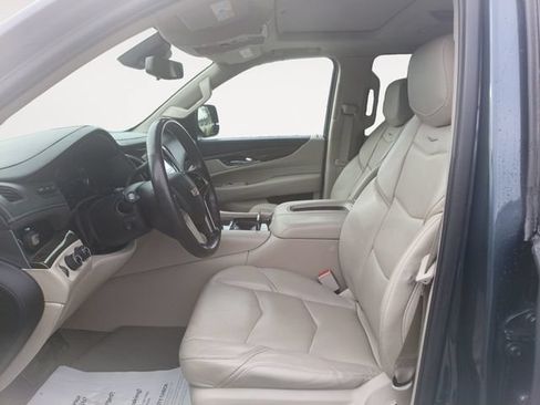 Used 2020 Cadillac Escalade ESV Premium Luxury w/ LPO, Radiant Package AWD/4WD image 11