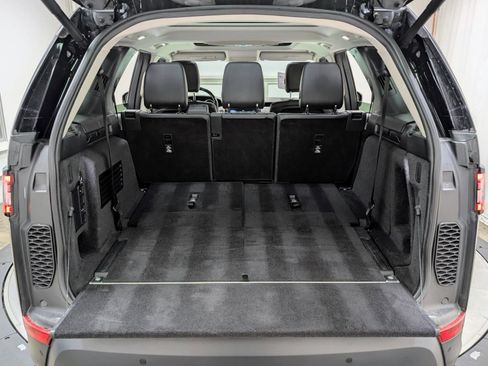 Used 2019 Land Rover Discovery SE AWD/4WD image 24