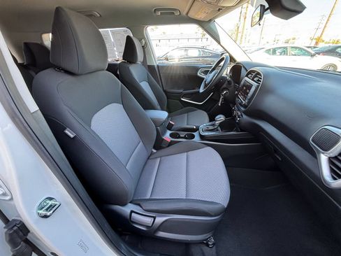 Used 2025 Kia Soul LX w/ LX Technology Package FWD image 35