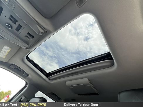 Used 2020 Cadillac Escalade ESV Premium Luxury AWD/4WD image 25