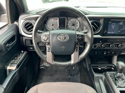 Used 2018 Toyota Tacoma TRD Off-Road AWD/4WD image 12