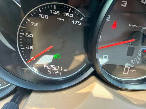 Used 2011 Porsche Cayenne S AWD/4WD image 7