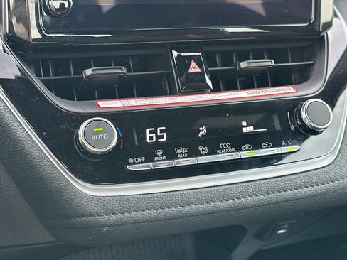 Certified 2025 Toyota Corolla SE image 18