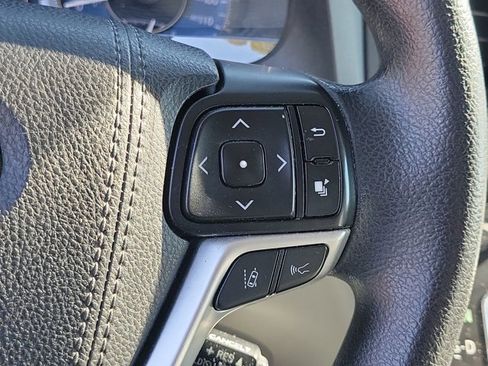 Used 2018 Toyota Sienna LE image 31