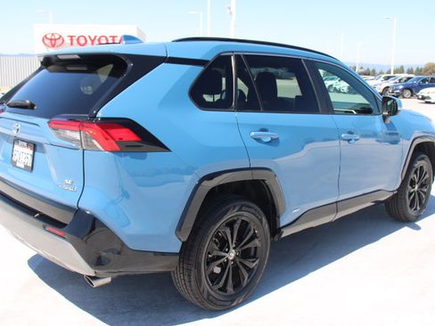 Used 2022 Toyota RAV4 SE w/ Convenience Package AWD/4WD image 3