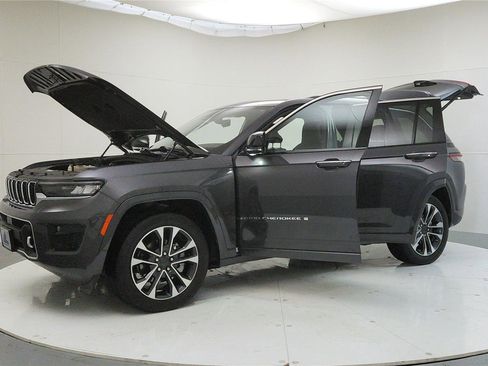 Used 2022 Jeep Grand Cherokee Overland w/ Luxury Tech Group IV image 12