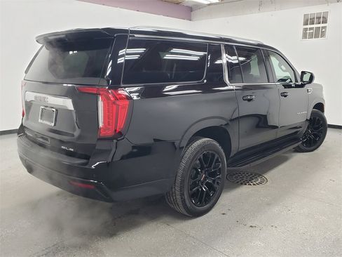 Used 2022 GMC Yukon XL SLE image 3