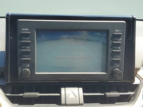Used 2019 Toyota RAV4 LE FWD image 17